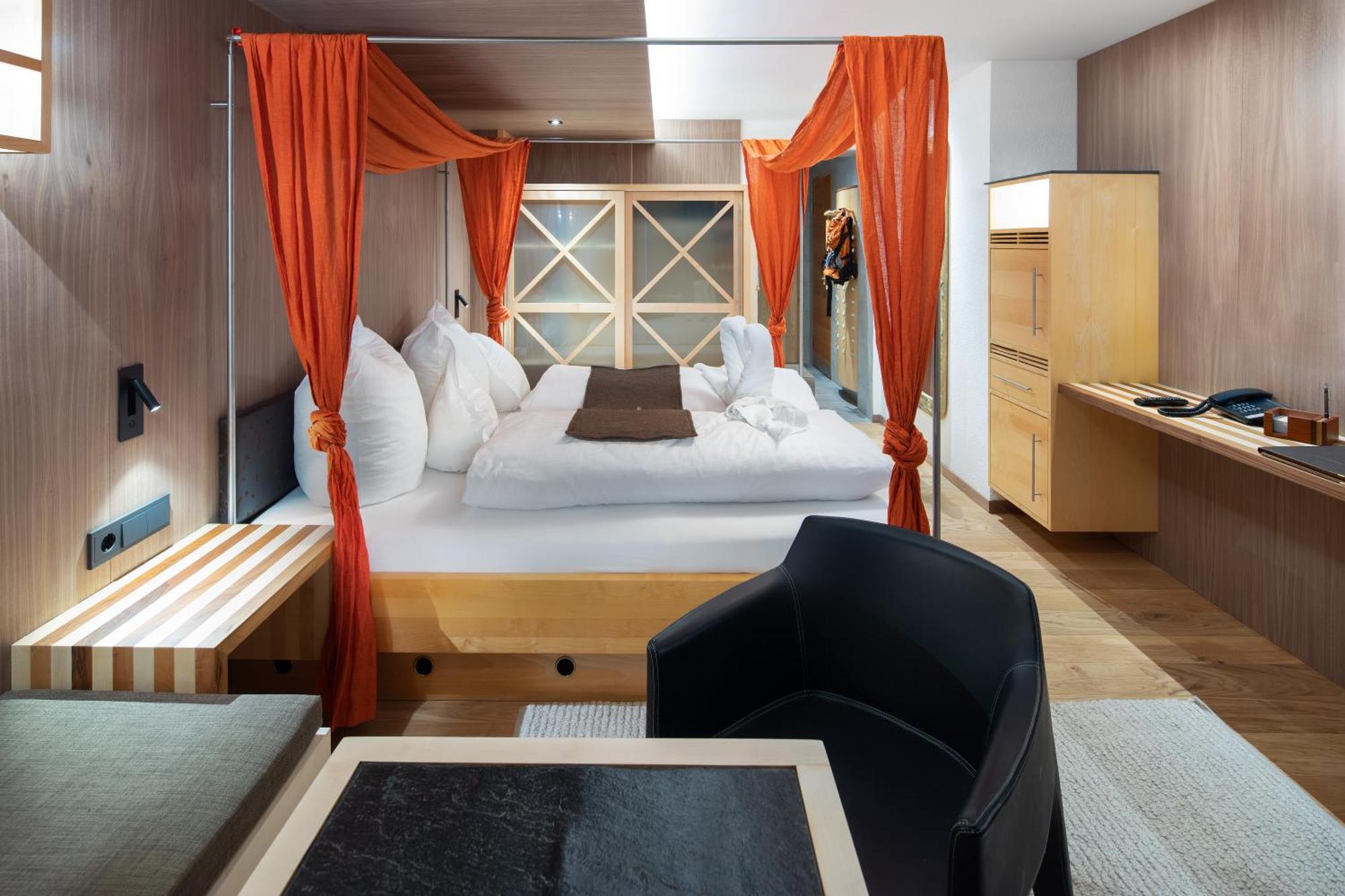 Hotel Goldener Adler - Im Sommer Silvretta Card Premium Inkludiert Ischgl Esterno foto