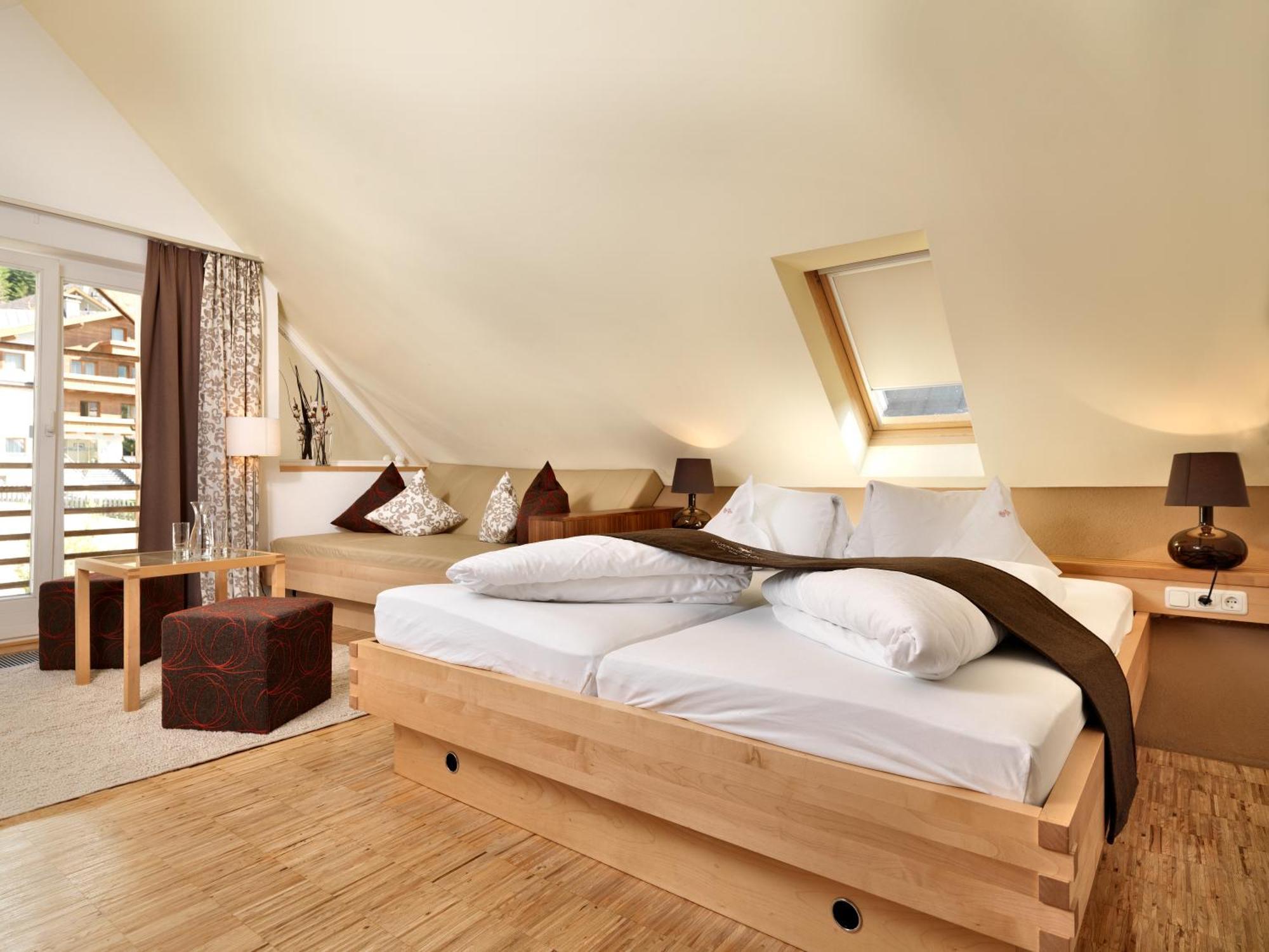 Hotel Goldener Adler - Im Sommer Silvretta Card Premium Inkludiert Ischgl Esterno foto