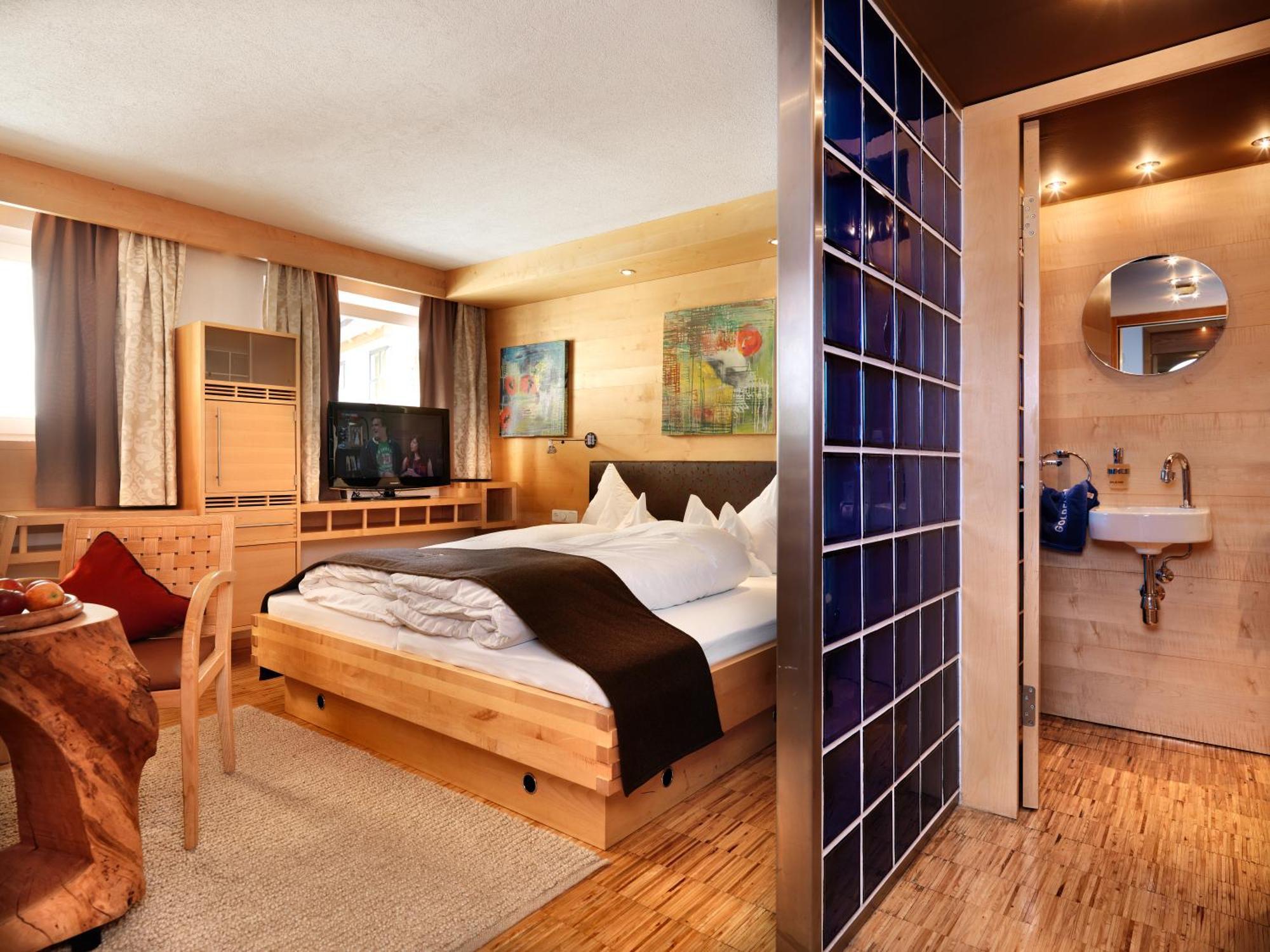 Hotel Goldener Adler - Im Sommer Silvretta Card Premium Inkludiert Ischgl Esterno foto