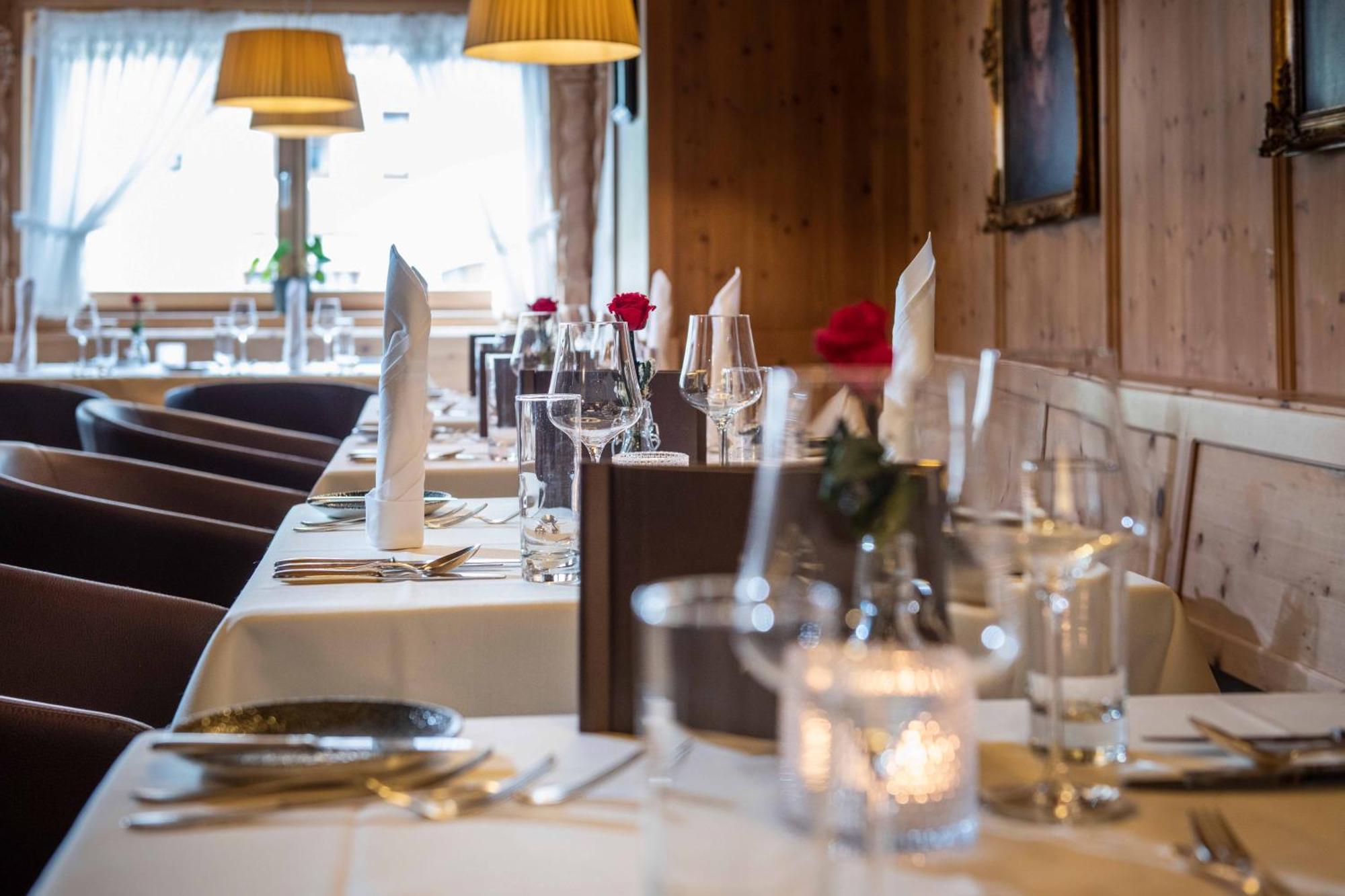 Hotel Goldener Adler - Im Sommer Silvretta Card Premium Inkludiert Ischgl Esterno foto